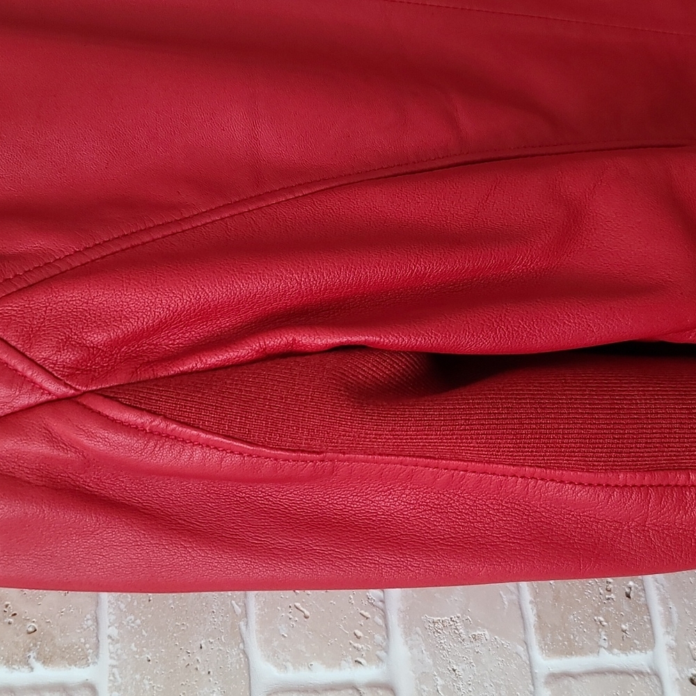 Danier Women's Poppy Red Genuine Leather Jacket ( Sz M/P) - Picture 6 of 7